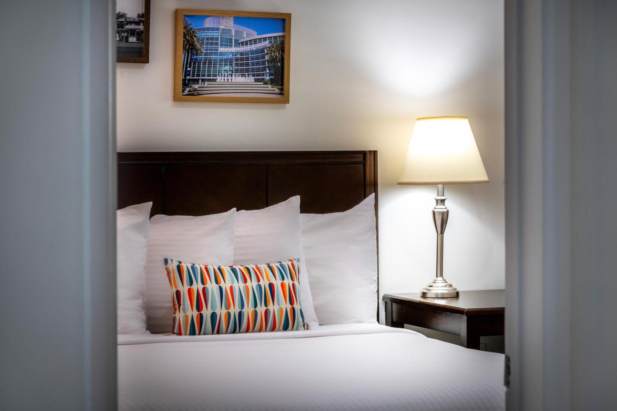 Alpine Near Convention Center And The Park Anaheim