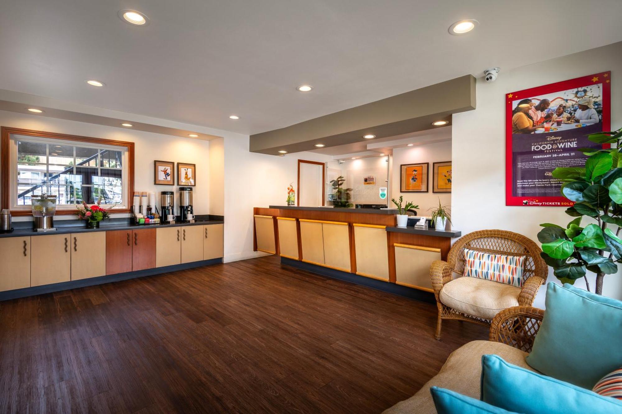 Hotel Alpine Near Convention Center And The Park 2*